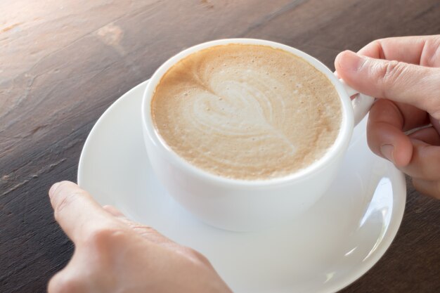 Calda tazza di caffè latte