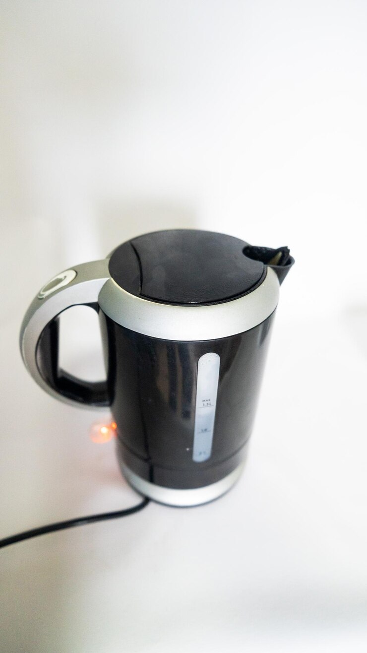 Foto caldaia elettrica di base per l'acqua e il riscaldatore del caffè