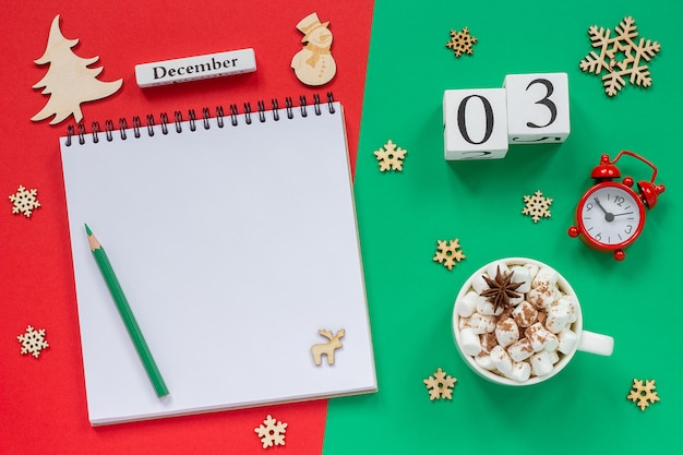 Calendario 3 dicembre tazza di marshmallow al cacao, blocchetto per appunti aperto vuoto