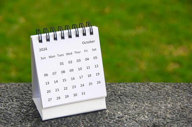 Calendario da tavolo ottobre 2024 con spazio personalizzabile per il testo Concetto di calendario e spazio per la copia