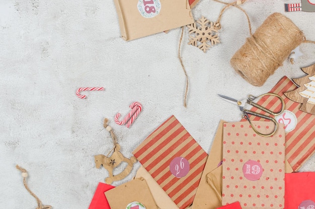 Calendario dell'Avvento natalizio originale realizzato in sacchetto di carta