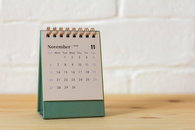 Calendario desktop per novembre 2022 sul tavolo