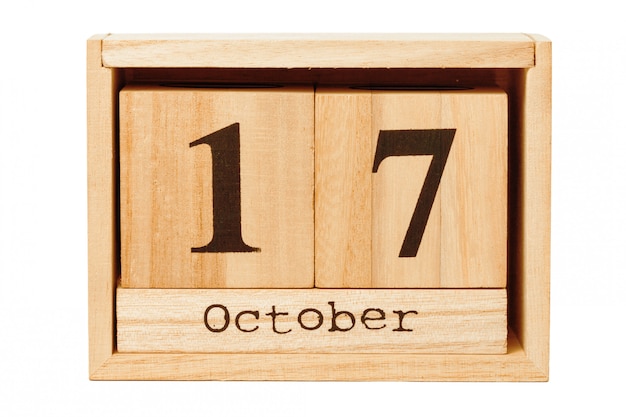 calendario di legno isolato su bianco