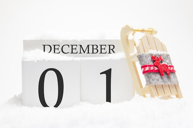 Calendario in legno per dicembre, 1 ° giorno del mese invernale.