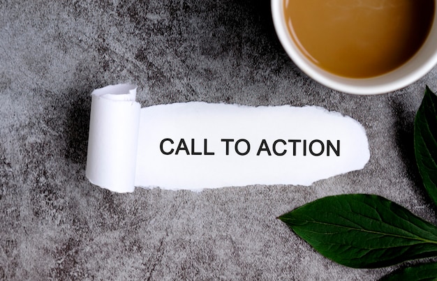 Call To Action con tazza di caffè e foglia verde