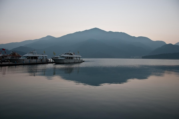 Calma serenità Sole Luna Lago Taiwan