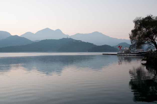 Calmo Sole Luna Lago Taiwan