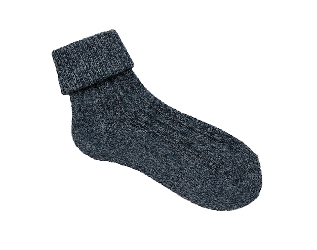 Calzini in maglia blu scuro per climi freddi isolati su sfondo bianco Concetto di calzature minimali