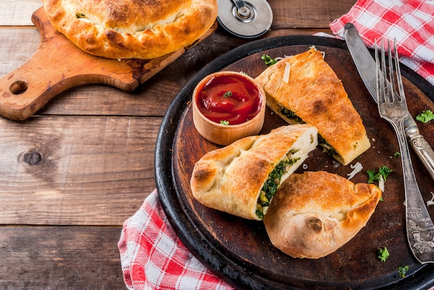 Calzone con spinaci e formaggio