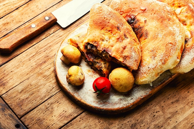 Calzone pizza italiana