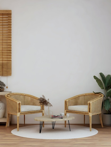 Camera rustica con parete vuota, 2 sedie in rattan e persiane in legno.