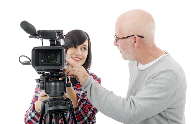 Cameraman giovane donna e l'uomo maturo