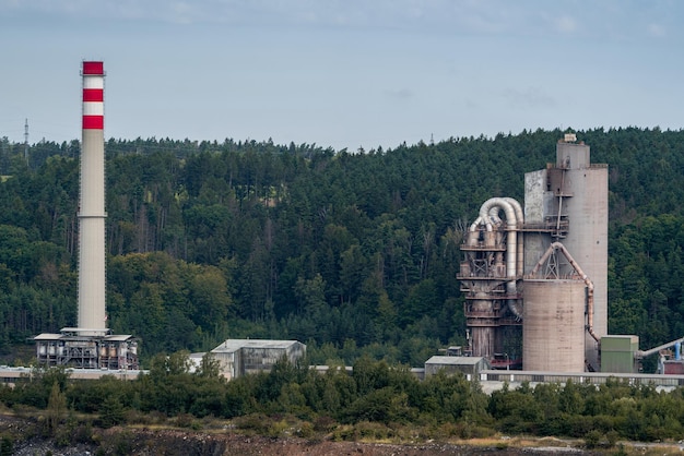 Camino e attrezzature industriali in cava