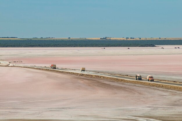 Camion che scaricano sale grezzo Salinas Grandes de Hidalgo La Pampa Argentina