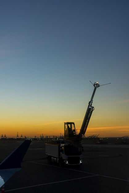 Camion di sistemi antighiaccio per aerei aerei in aeroporto