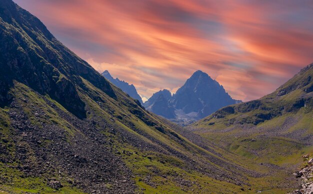 Camminare sul monte Altiparmak a Rize in Turchia