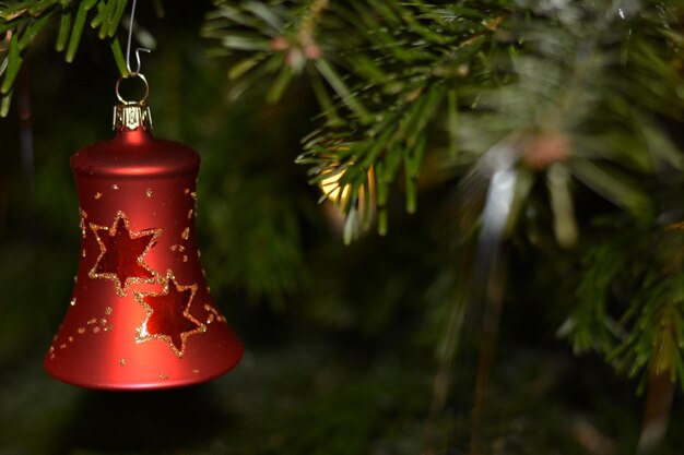 campana di natale sull'albero