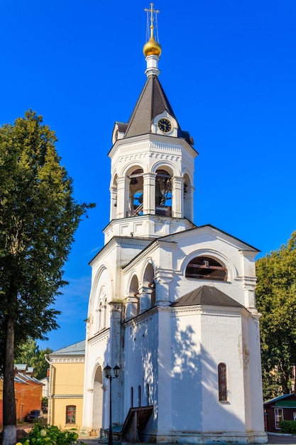 Campanile del Monastero della Natività di Theotokos a Vladimir Russia