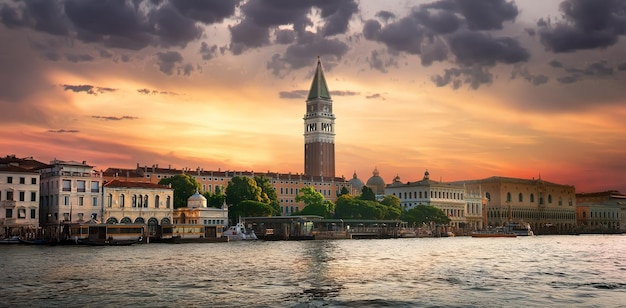 Campanile di San Marco e Canal Grande a Venezia, Italia