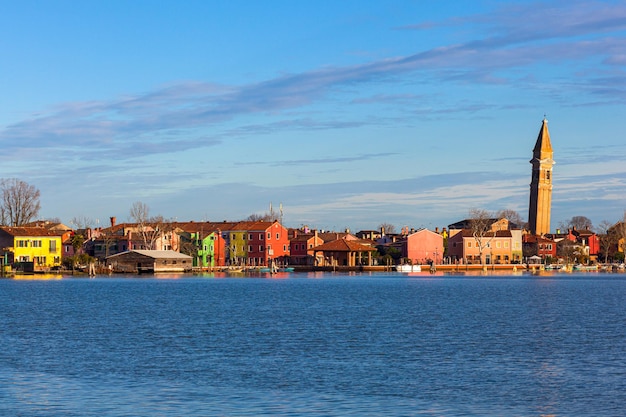 Campanile pendente della Chiesa di San Martino nell'isola di Burano Venezia Italia