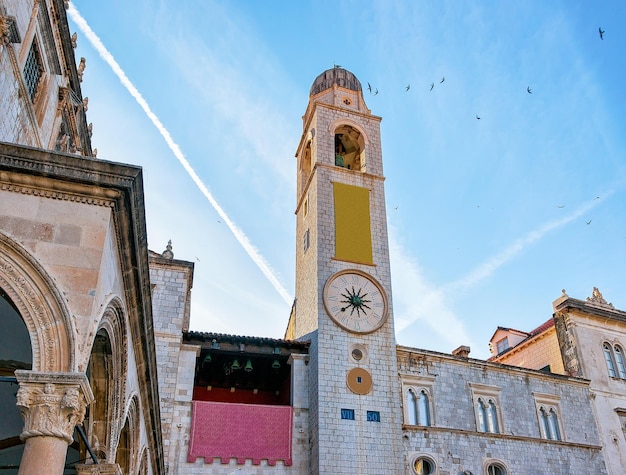 Campanile su Stradun Street nella città vecchia di Dubrovnik, Croazia