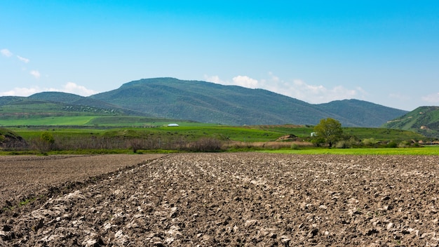 Campi agricoli arati