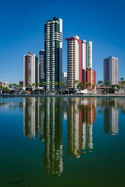 Campina Grande Paraiba Brasile Vecchia diga ed edifici