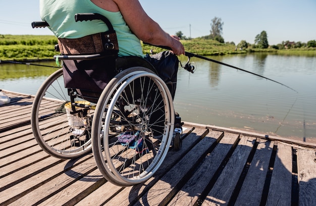 Campionato di pesca sportiva tra persone con disabilità.