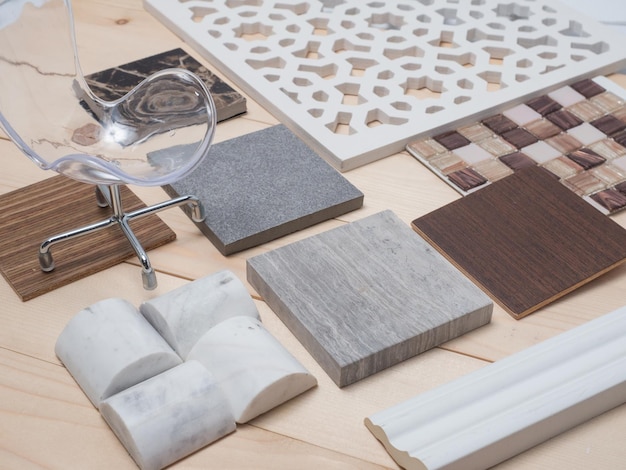 Campioni di materiale colore legno su tavola di legnoInterior design seleziona il materiale per l'ideaInterior design seleziona il materiale per l'idea