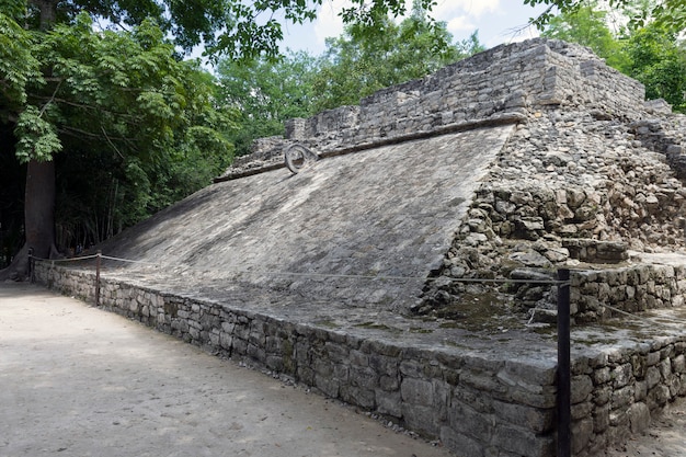 Campo da ballo nell'antica città Maya di Coba in Messico