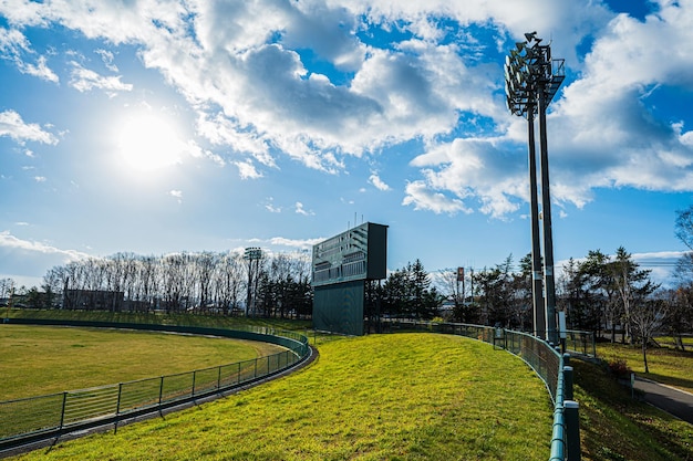 Campo da baseball e cielo blu