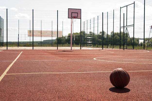 Campo da basket all'aperto