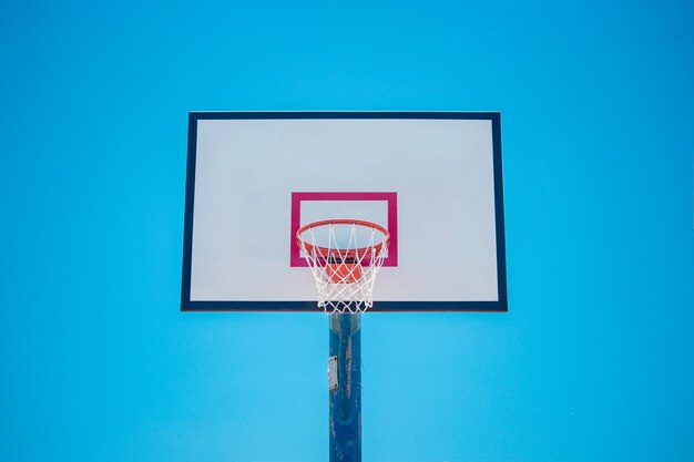 Campo da basket nel parco nella nuova città di taipei