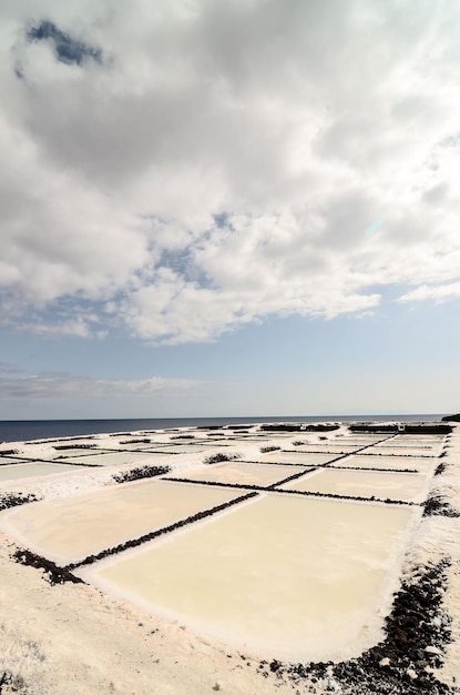 Campo di salina pianeggiante