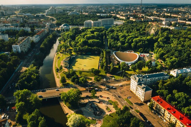 Campo sportivo e complesso sportivo nel Gorky Park di Minsk. Campo da calcio e complesso di hockey nella città di Minsk.