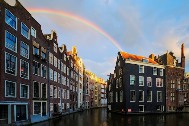 Canale di Amsterdam con arcobaleno, Paesi Bassi
