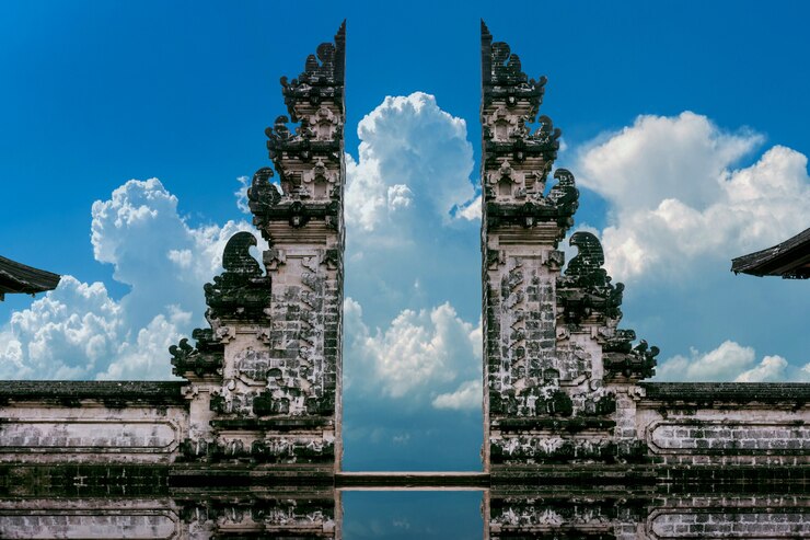 Cancelli del tempiale al tempiale di Lempuyang Luhur in Bali, Indonesia.