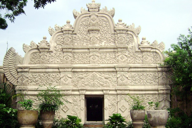 Cancello tradizionale di Taman Sari Water Castle a Yogyakarta Indonesia nel palazzo del sultano