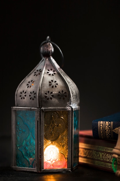 Candela dell'angolo alto il giorno del Ramadan