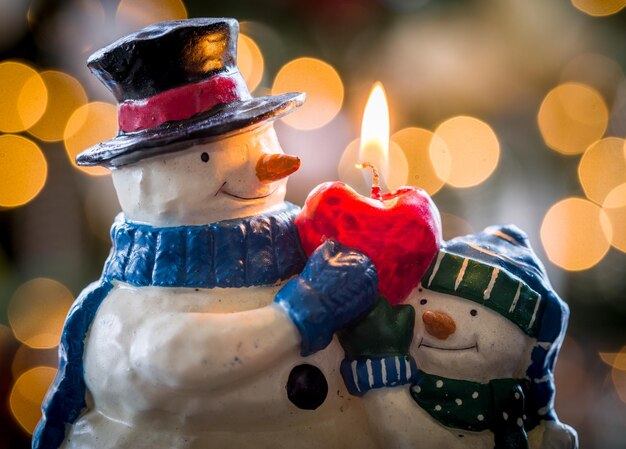 Candela di pupazzi di neve di Natale a natale