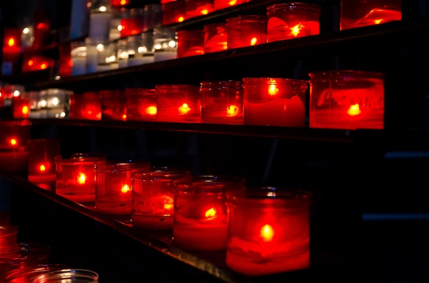 Candele di preghiera in chiesa