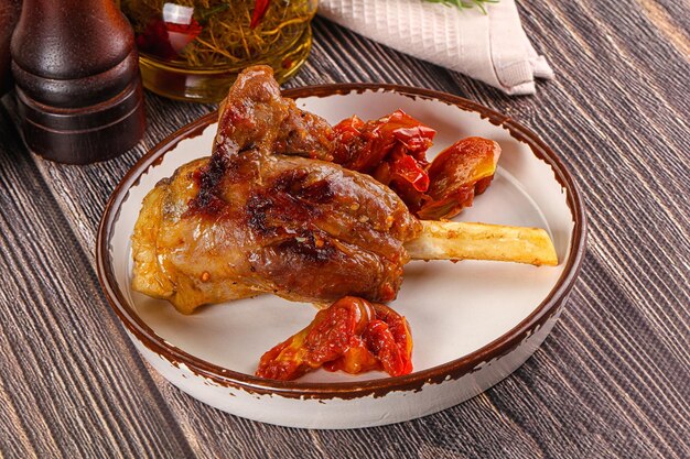 Cane di agnello al forno con verdure