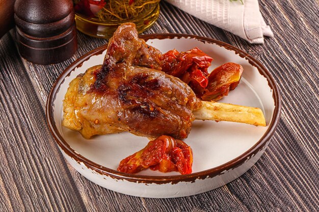 Cane di agnello al forno con verdure