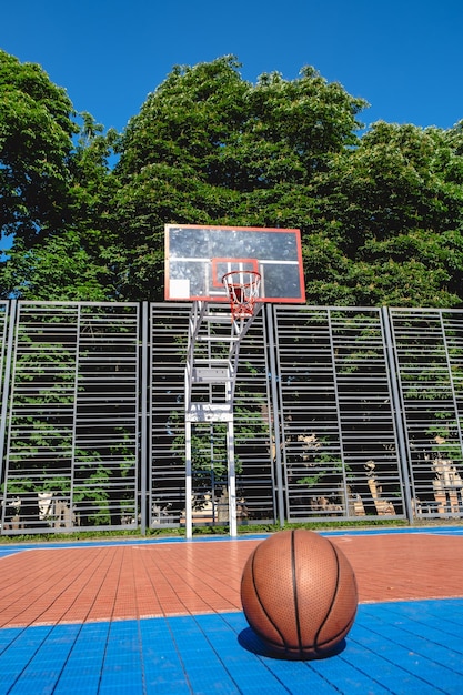 canestro da basket all'aperto