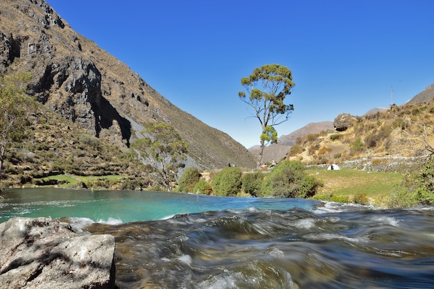 Cañete River mentre attraversa Huancaya