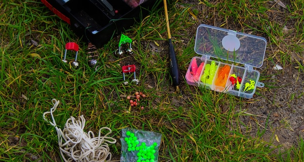 Canna da pesca e accessori per la pesca sull'erba