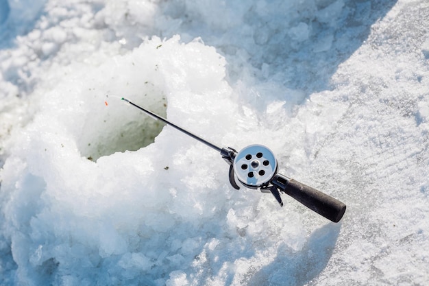 Canna da pesca per la pesca invernale