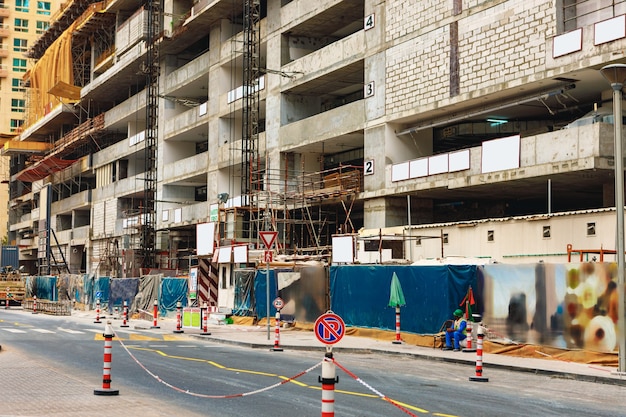 Cantiere in una strada a dubai