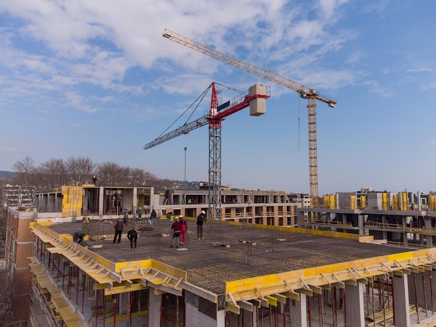 Cantiere occupato e attrezzature da costruzione Vista aerea dall'alto