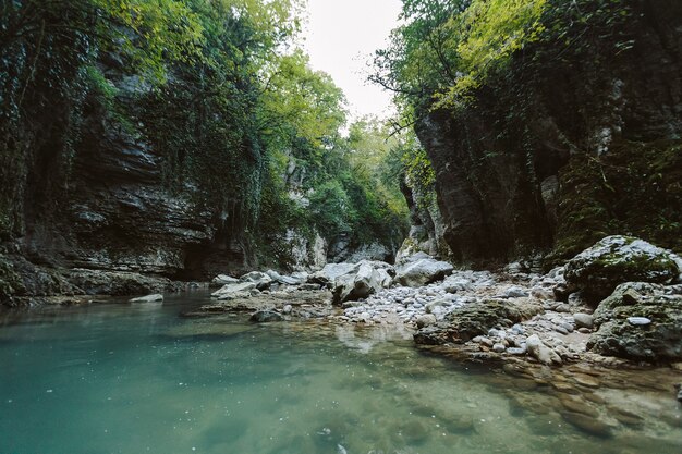 Canyon di Martvili in Georgia. Bellissimo canyon naturale